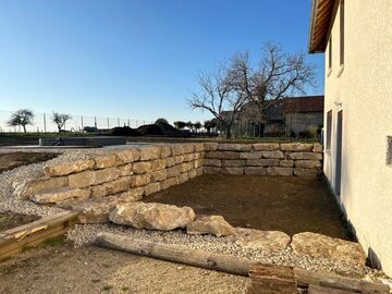 Travaux d'enrochement à Doissin